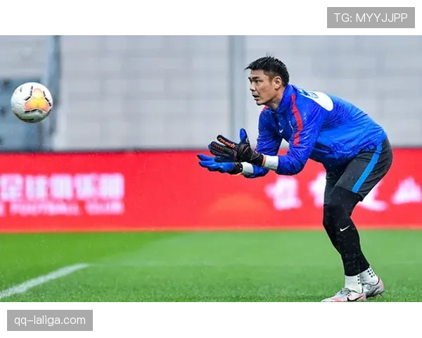 杨泽翔前四轮零首发，申花边路轮换深度面临考验